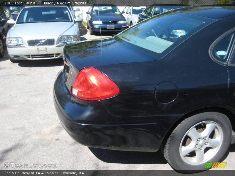 Black / Medium Graphite 2003 Ford Taurus SE
