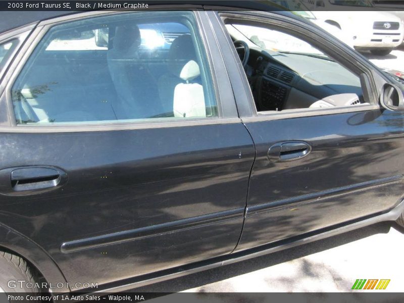 Black / Medium Graphite 2003 Ford Taurus SE