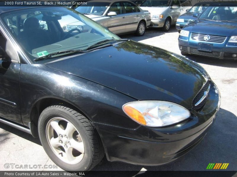 Black / Medium Graphite 2003 Ford Taurus SE