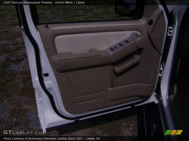 Oxford White / Camel 2007 Mercury Mountaineer Premier