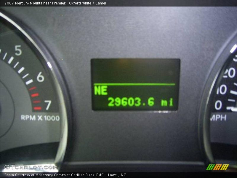 Oxford White / Camel 2007 Mercury Mountaineer Premier