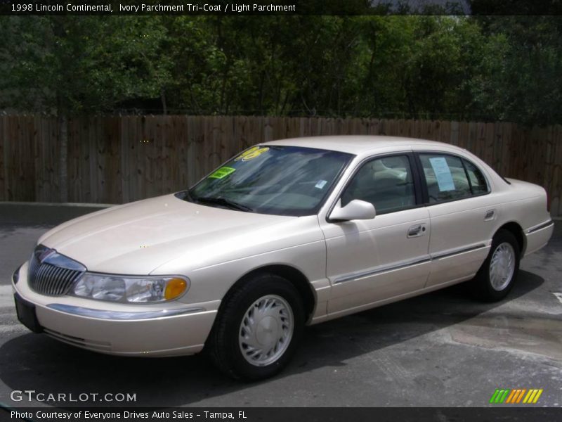 Ivory Parchment Tri-Coat / Light Parchment 1998 Lincoln Continental