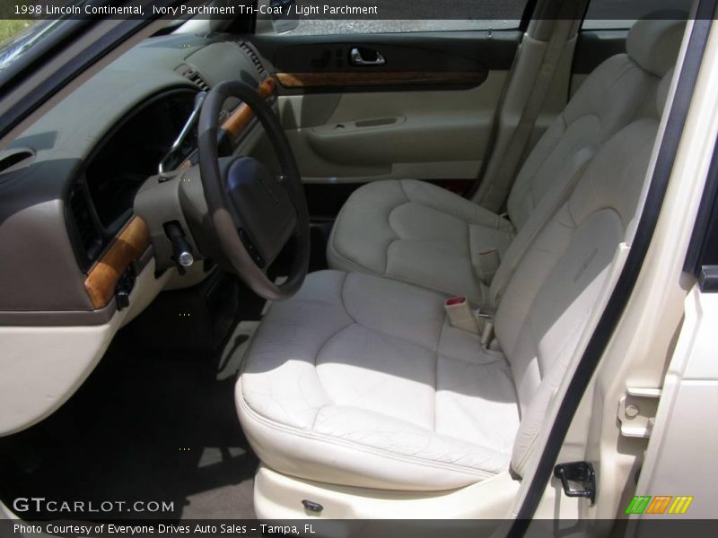 Ivory Parchment Tri-Coat / Light Parchment 1998 Lincoln Continental