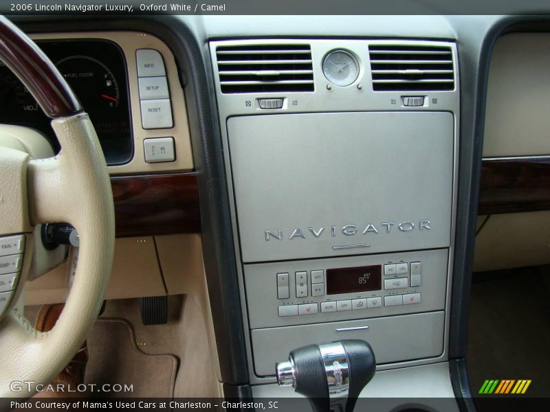 Oxford White / Camel 2006 Lincoln Navigator Luxury