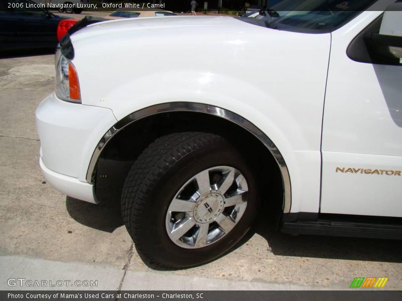 Oxford White / Camel 2006 Lincoln Navigator Luxury