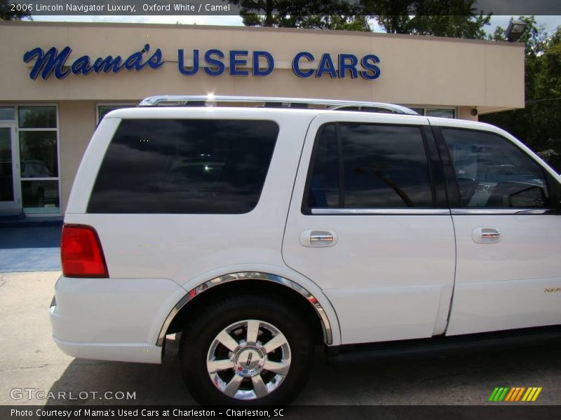 Oxford White / Camel 2006 Lincoln Navigator Luxury