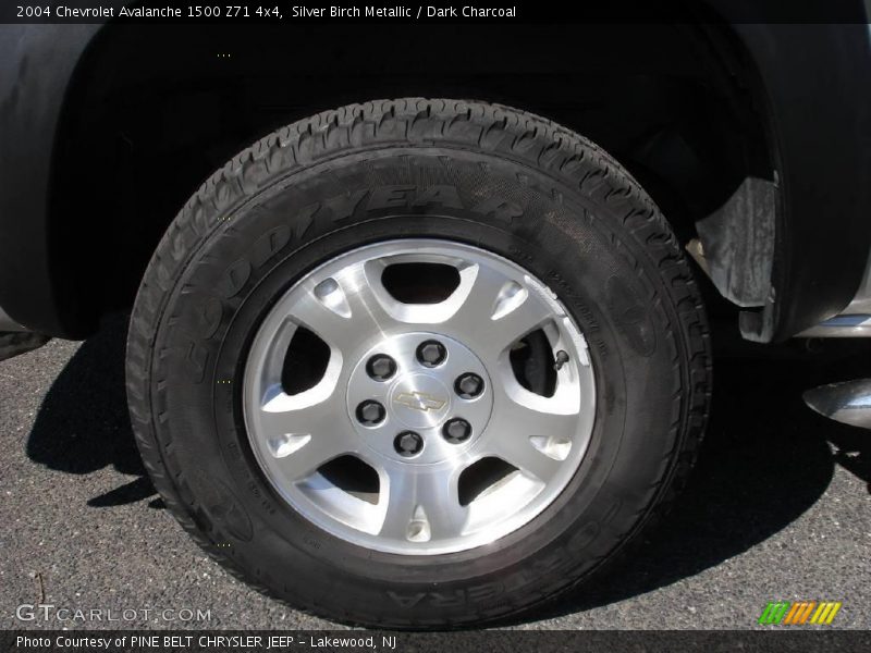 Silver Birch Metallic / Dark Charcoal 2004 Chevrolet Avalanche 1500 Z71 4x4