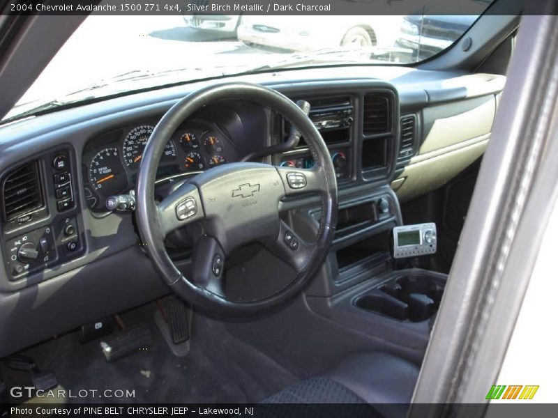 Silver Birch Metallic / Dark Charcoal 2004 Chevrolet Avalanche 1500 Z71 4x4