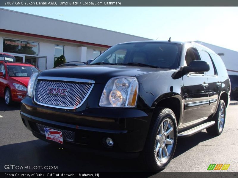 Onyx Black / Cocoa/Light Cashmere 2007 GMC Yukon Denali AWD