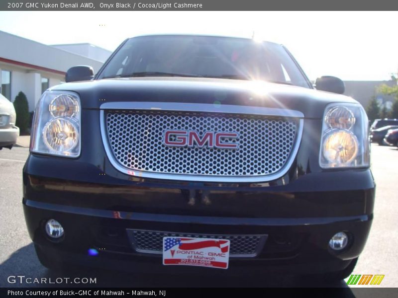 Onyx Black / Cocoa/Light Cashmere 2007 GMC Yukon Denali AWD