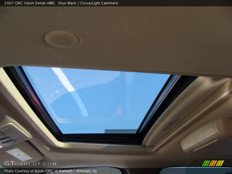 Onyx Black / Cocoa/Light Cashmere 2007 GMC Yukon Denali AWD