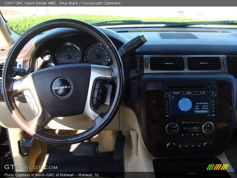 Onyx Black / Cocoa/Light Cashmere 2007 GMC Yukon Denali AWD
