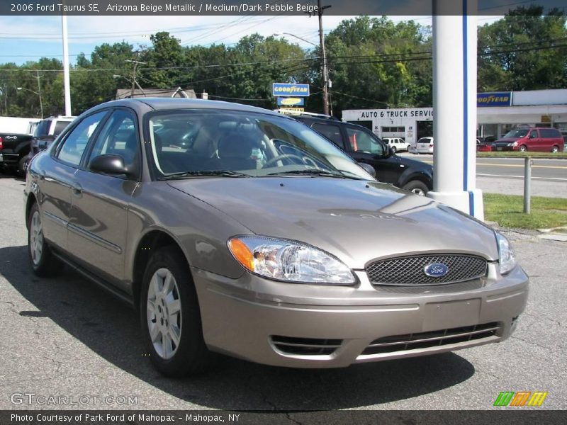 Arizona Beige Metallic / Medium/Dark Pebble Beige 2006 Ford Taurus SE