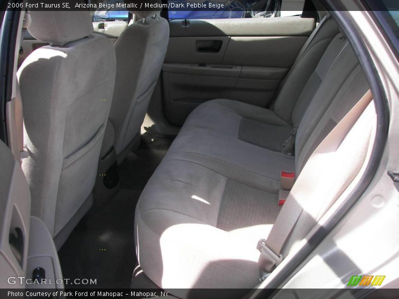 Arizona Beige Metallic / Medium/Dark Pebble Beige 2006 Ford Taurus SE