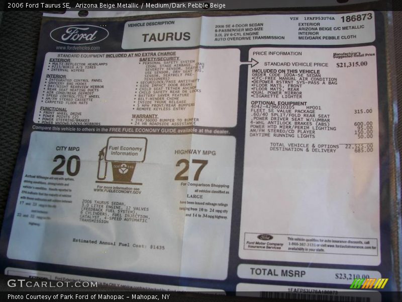 Arizona Beige Metallic / Medium/Dark Pebble Beige 2006 Ford Taurus SE