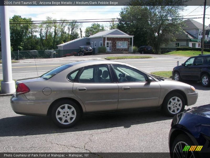Arizona Beige Metallic / Medium/Dark Pebble Beige 2006 Ford Taurus SE