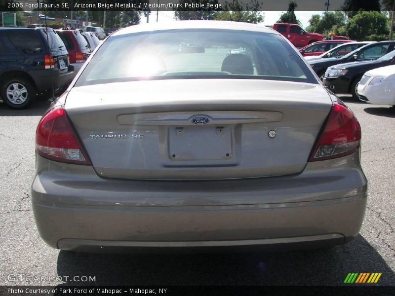 Arizona Beige Metallic / Medium/Dark Pebble Beige 2006 Ford Taurus SE