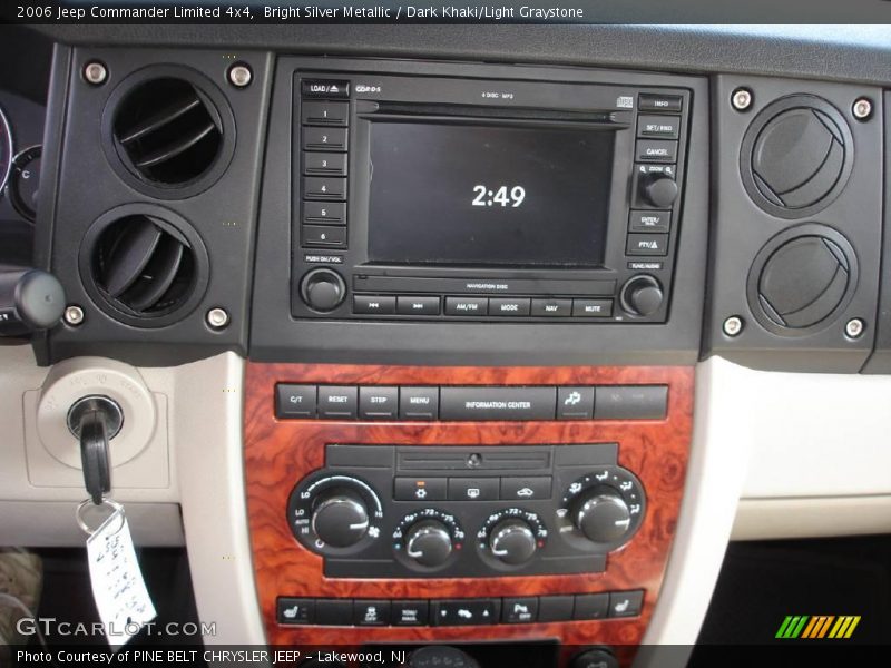 Bright Silver Metallic / Dark Khaki/Light Graystone 2006 Jeep Commander Limited 4x4