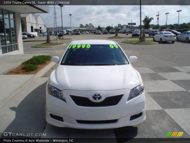 Super White / Charcoal 2009 Toyota Camry SE