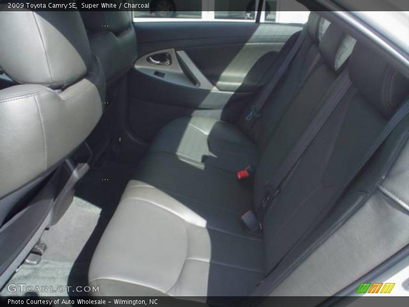 Super White / Charcoal 2009 Toyota Camry SE