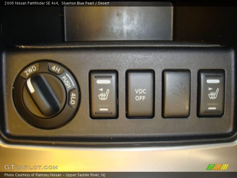 Silverton Blue Pearl / Desert 2006 Nissan Pathfinder SE 4x4