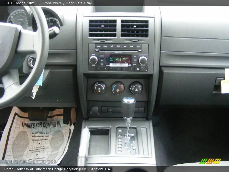 Stone White / Dark Slate Gray 2010 Dodge Nitro SE