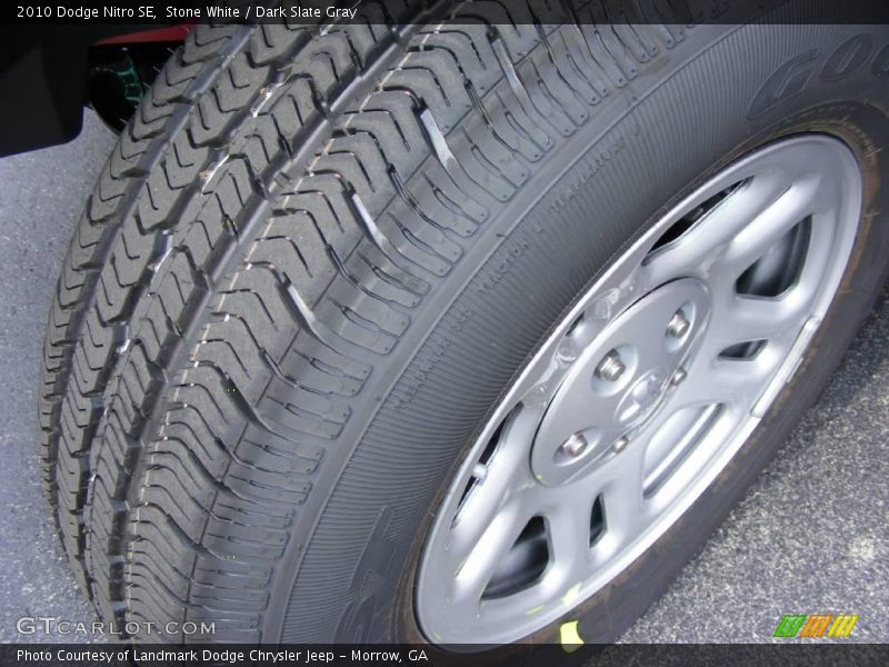 Stone White / Dark Slate Gray 2010 Dodge Nitro SE
