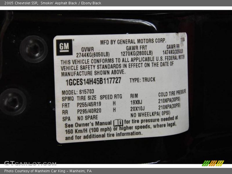 Smokin' Asphalt Black / Ebony Black 2005 Chevrolet SSR