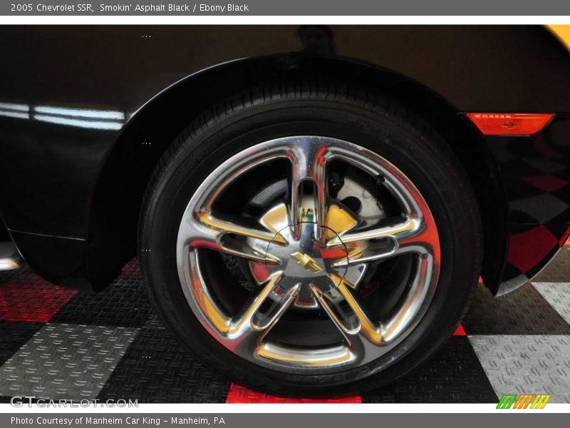 Smokin' Asphalt Black / Ebony Black 2005 Chevrolet SSR