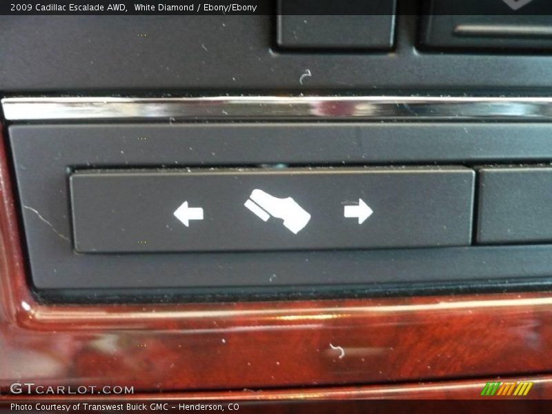 White Diamond / Ebony/Ebony 2009 Cadillac Escalade AWD