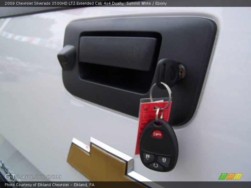 Summit White / Ebony 2009 Chevrolet Silverado 3500HD LTZ Extended Cab 4x4 Dually