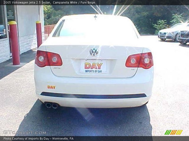 Campanella White / Pure Beige 2005 Volkswagen Jetta 2.5 Sedan