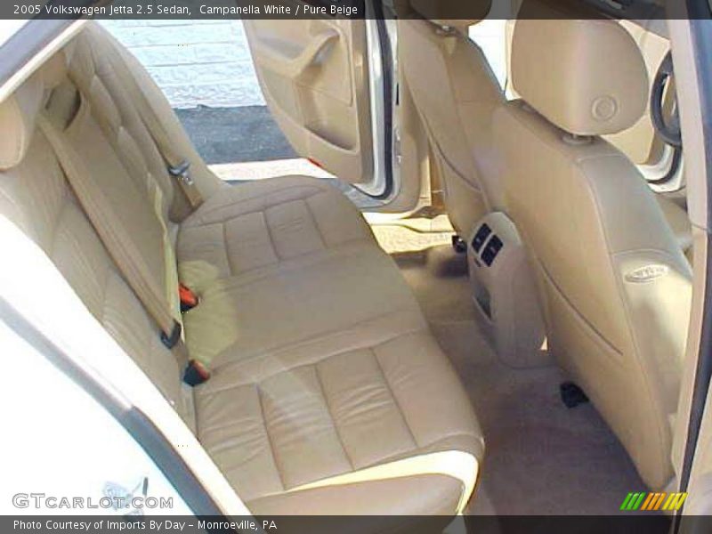 Campanella White / Pure Beige 2005 Volkswagen Jetta 2.5 Sedan