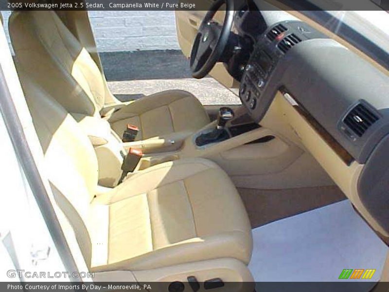 Campanella White / Pure Beige 2005 Volkswagen Jetta 2.5 Sedan