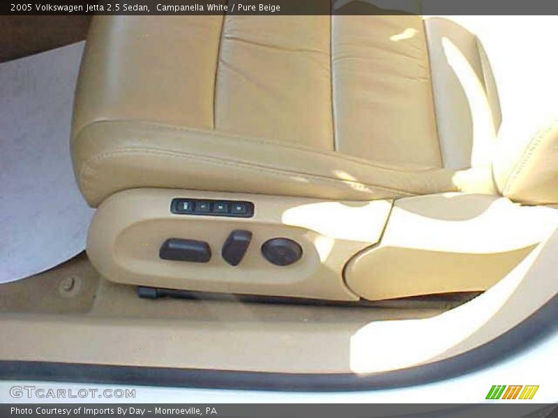 Campanella White / Pure Beige 2005 Volkswagen Jetta 2.5 Sedan