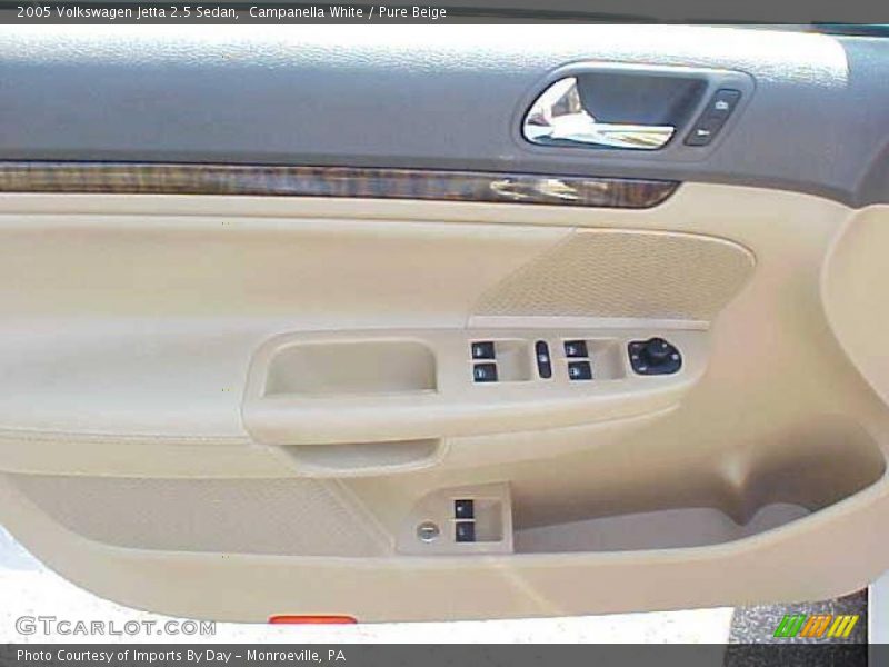 Campanella White / Pure Beige 2005 Volkswagen Jetta 2.5 Sedan