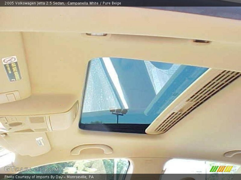 Campanella White / Pure Beige 2005 Volkswagen Jetta 2.5 Sedan