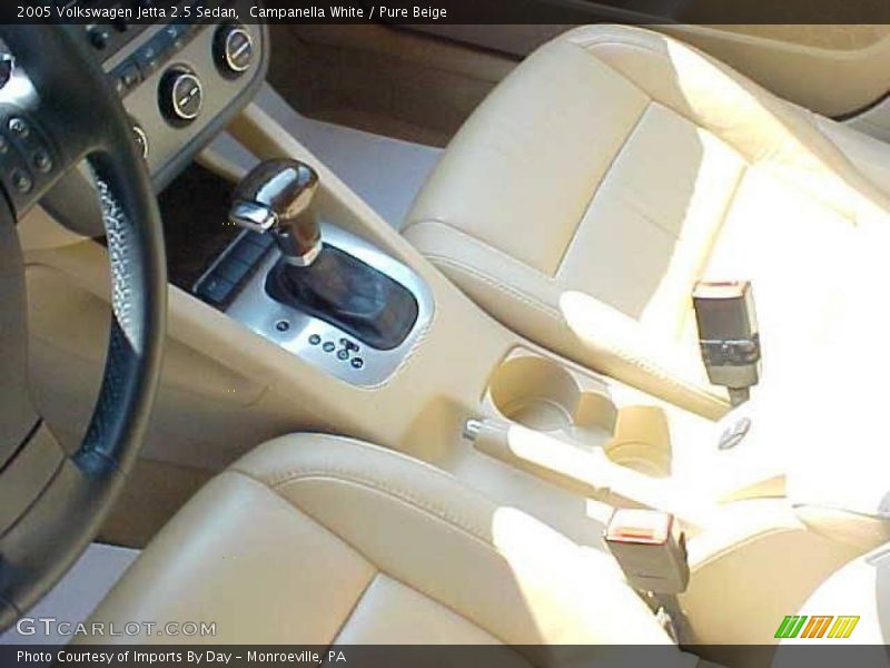Campanella White / Pure Beige 2005 Volkswagen Jetta 2.5 Sedan