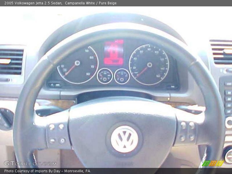 Campanella White / Pure Beige 2005 Volkswagen Jetta 2.5 Sedan