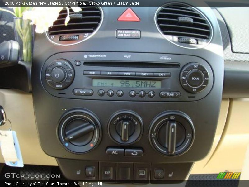 Gecko Green / Cream Beige 2008 Volkswagen New Beetle SE Convertible