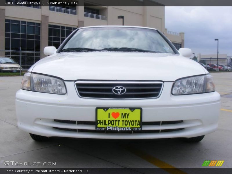 Super White / Oak 2001 Toyota Camry CE