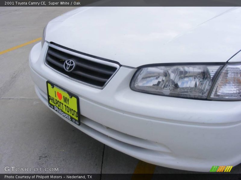 Super White / Oak 2001 Toyota Camry CE