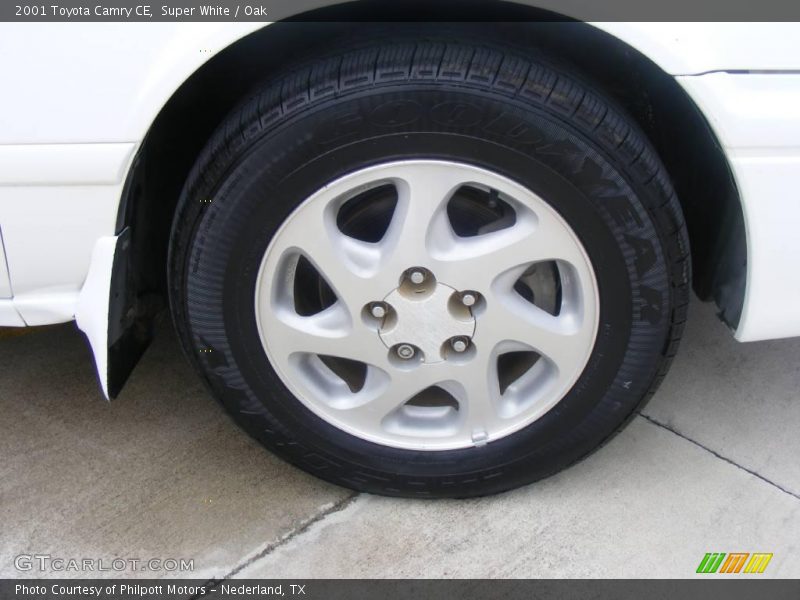 Super White / Oak 2001 Toyota Camry CE