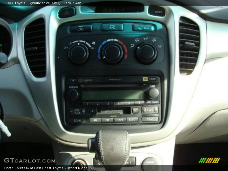 Black / Ash 2004 Toyota Highlander V6 4WD