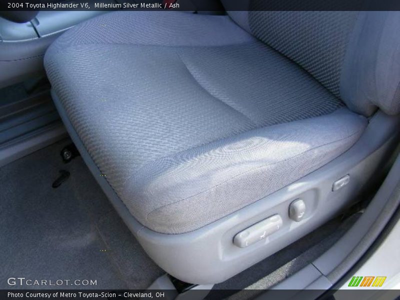 Millenium Silver Metallic / Ash 2004 Toyota Highlander V6