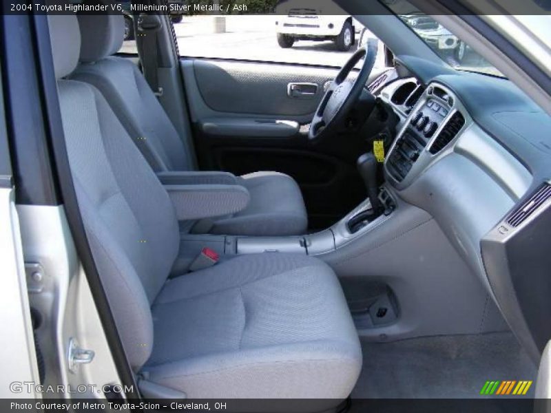 Millenium Silver Metallic / Ash 2004 Toyota Highlander V6