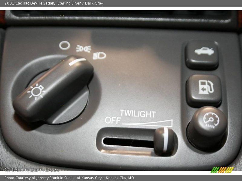 Sterling Silver / Dark Gray 2001 Cadillac DeVille Sedan