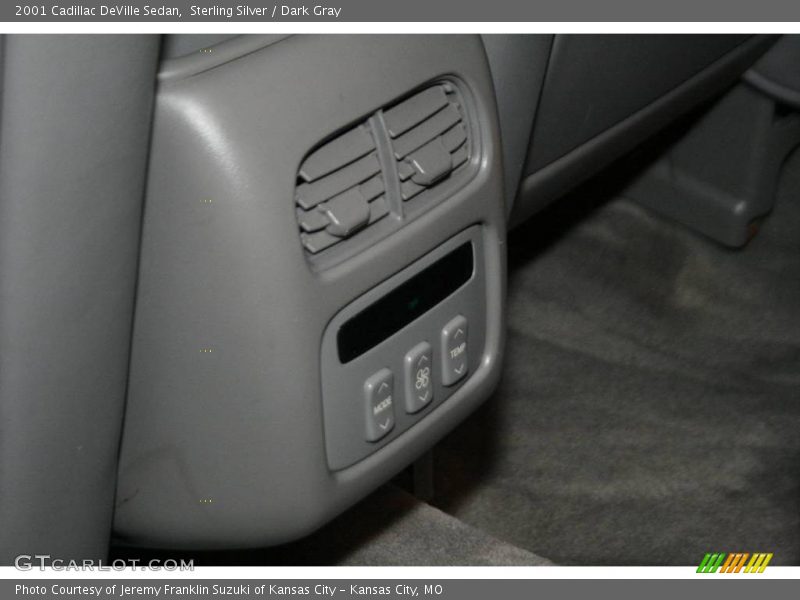 Sterling Silver / Dark Gray 2001 Cadillac DeVille Sedan