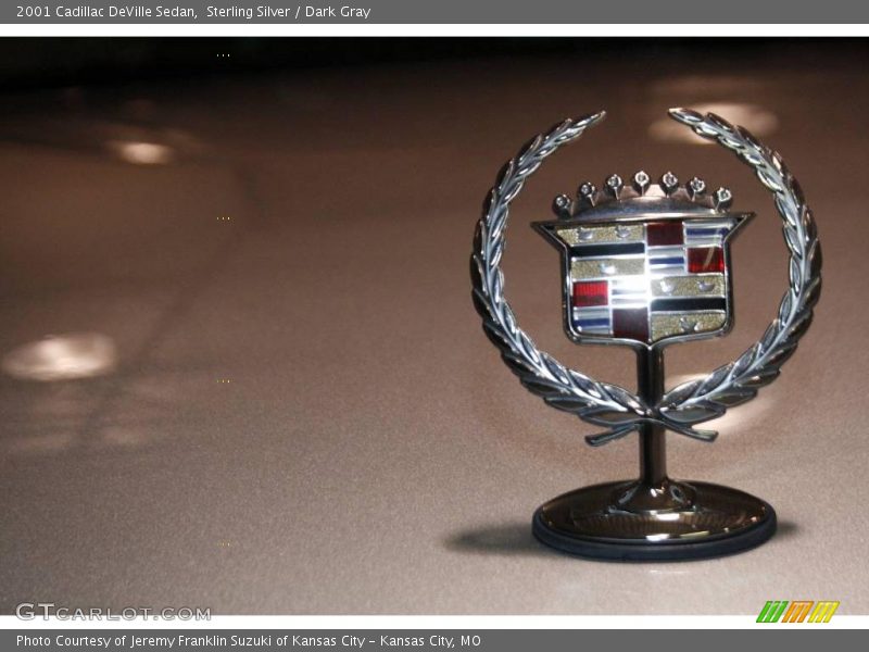 Sterling Silver / Dark Gray 2001 Cadillac DeVille Sedan