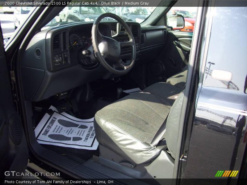 Onyx Black / Medium Gray 2000 Chevrolet Silverado 1500 LS Regular Cab 4x4